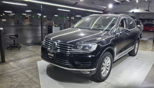 Volkswagen • Touareg