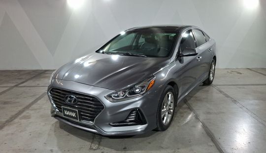 Hyundai • Sonata