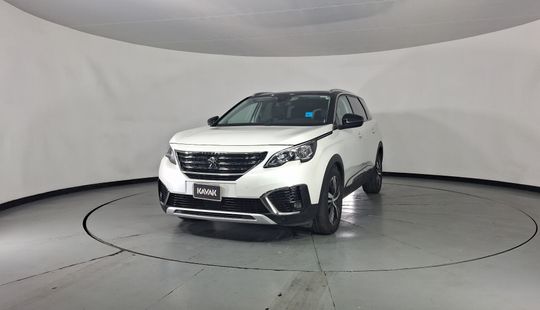 Peugeot • 5008