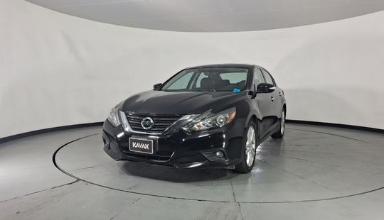 Nissan • Altima