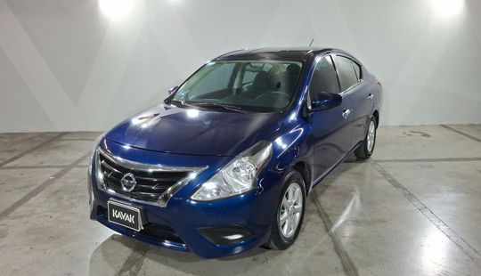 Nissan • Versa