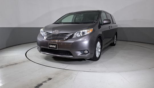 Toyota • Sienna