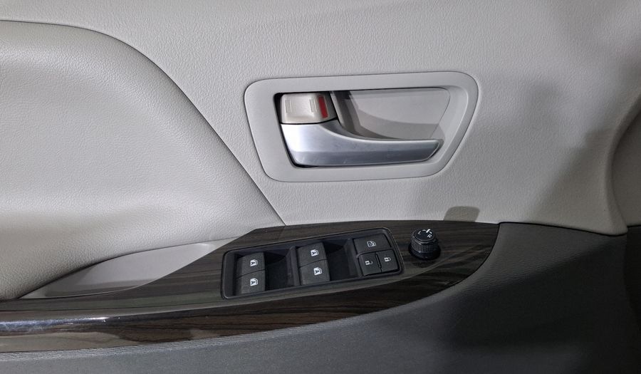 Toyota Sienna 3.5 XLE PIEL AT Minivan 2015