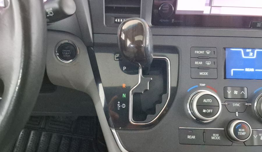 Toyota Sienna 3.5 XLE PIEL AT Minivan 2015