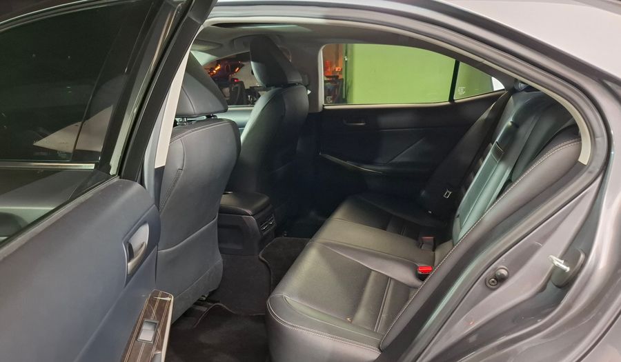 Lexus Is 2.5 300H LUXURY AUTO Sedan 2020