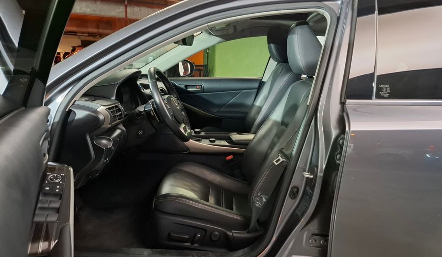 Lexus Is 2.5 300H LUXURY AUTO Sedan 2020
