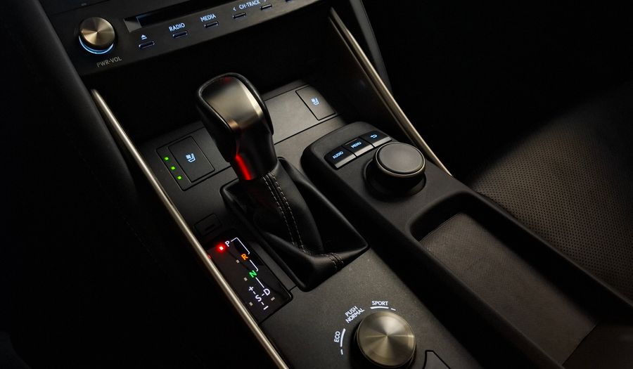 Lexus Is 2.5 300H LUXURY AUTO Sedan 2020