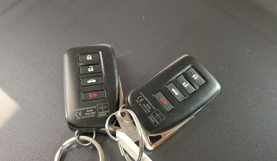 Lexus Is 2.5 300H LUXURY AUTO Sedan 2020