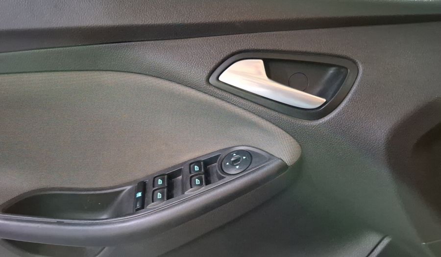 Ford Focus 2.0 SE AT Sedan 2014