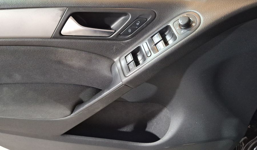 Volkswagen Golf 1.4 TURBO MT Hatchback 2013