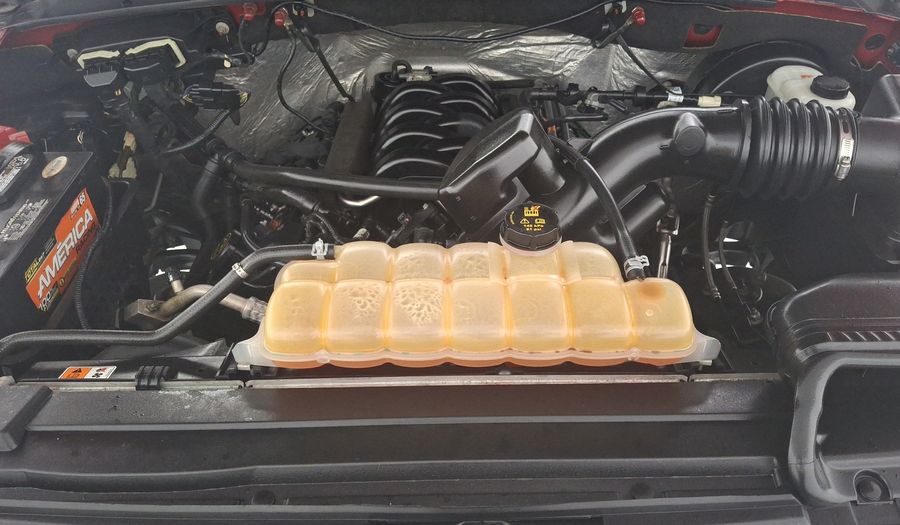 Ford Lobo 5.0 LOBO XLT REGULAR CAB 4X2 TA Pickup 2016