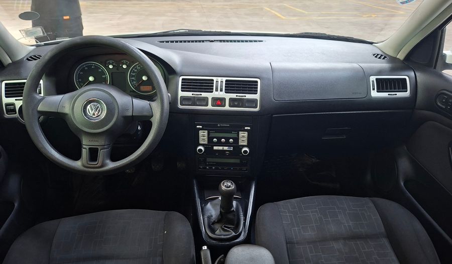 Volkswagen Bora 2.0 TRENDLINE SKY Sedan 2011