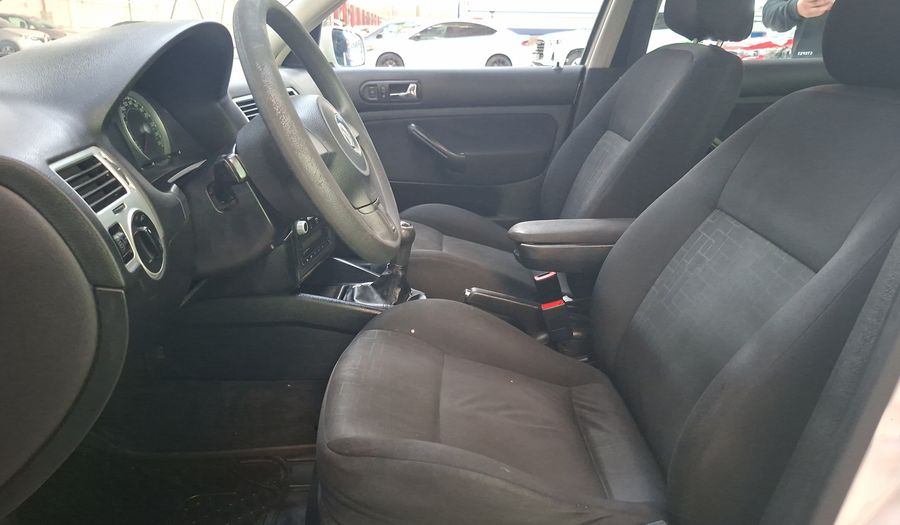 Volkswagen Bora 2.0 TRENDLINE SKY Sedan 2011