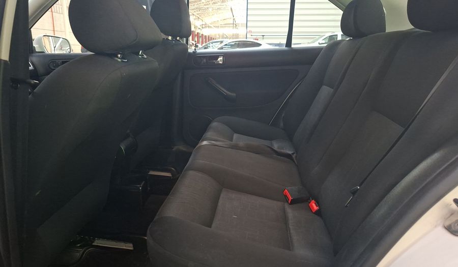 Volkswagen Bora 2.0 TRENDLINE SKY Sedan 2011