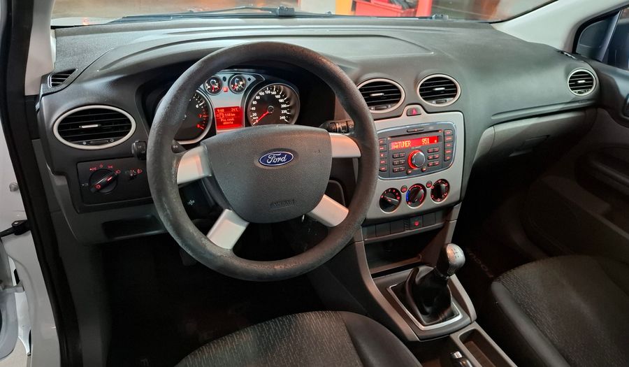 Ford Focus Ii 1.6 STYLE Hatchback 2012
