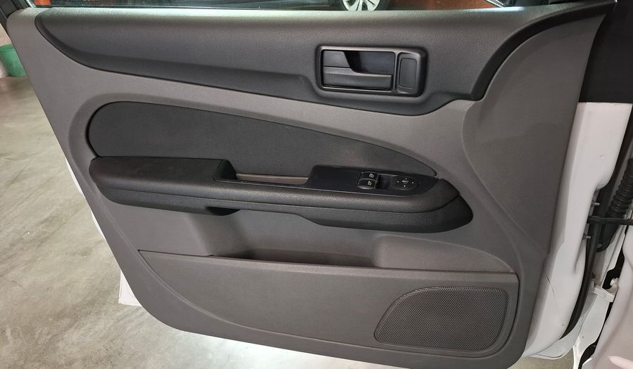 Ford Focus Ii 1.6 STYLE Hatchback 2012