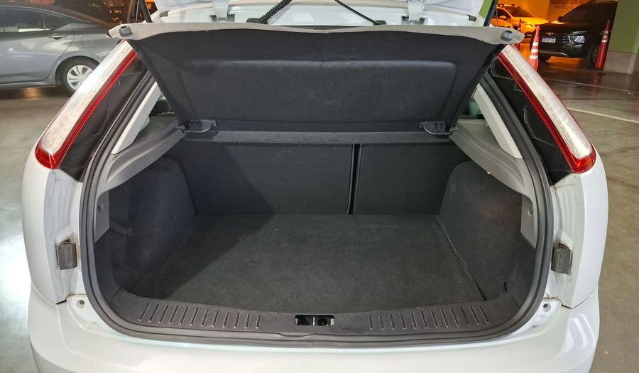 Ford Focus Ii 1.6 STYLE Hatchback 2012