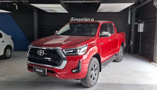 Toyota • Hilux