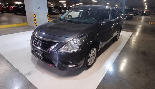 Nissan • Versa