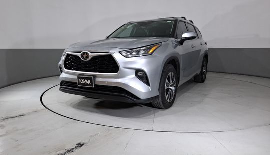 Toyota • Highlander