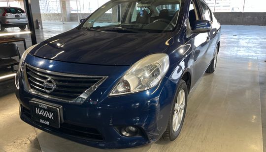 Nissan • Versa