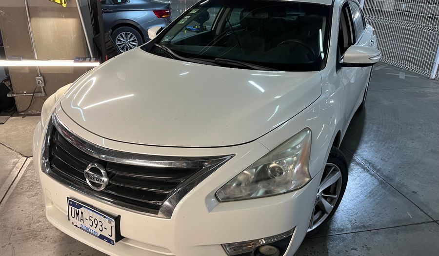 Nissan Altima 2.5 ADVANCE NAVI CVT Sedan 2015