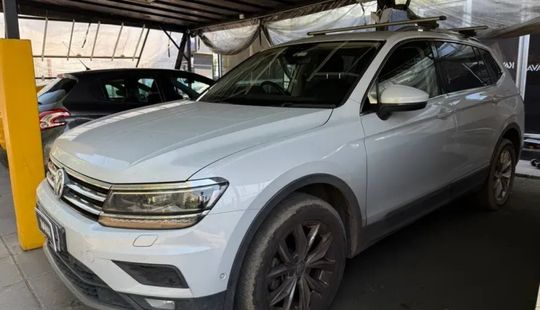 Volkswagen • Tiguan