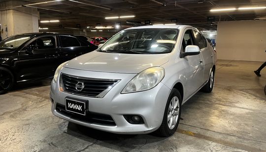 Nissan • Versa