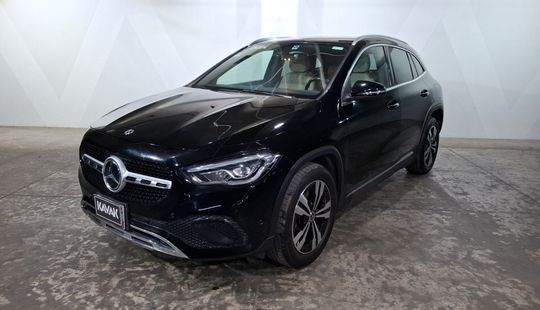 Mercedes Benz • Clase GLA