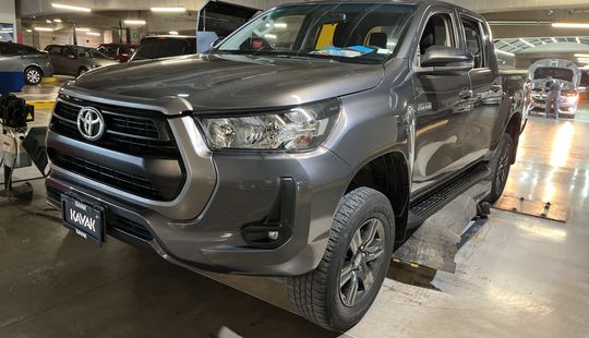 Toyota • Hilux