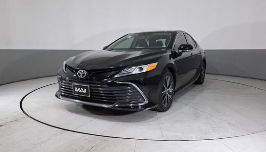 Toyota • Camry