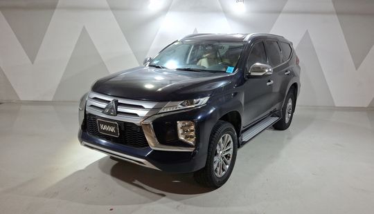 Mitsubishi • Montero