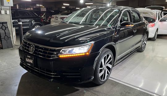 Volkswagen • Passat