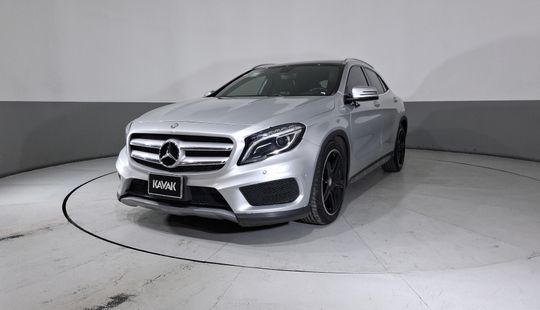Mercedes Benz • Clase GLA