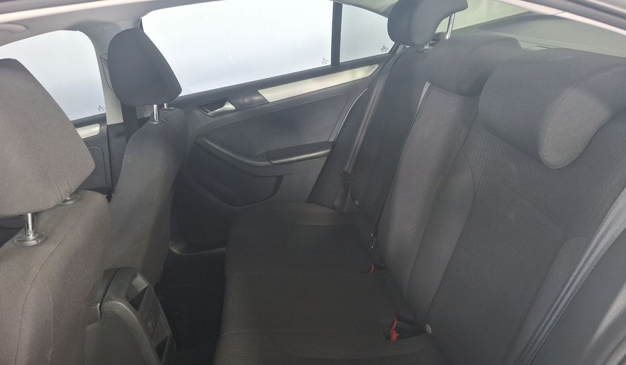 Volkswagen Jetta 2.5 COMFORTLINE TIP. BOLSAS AIRE DEL. Sedan 2017