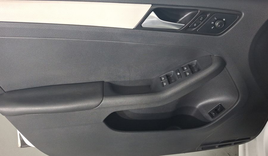 Volkswagen Jetta 2.5 COMFORTLINE TIP. BOLSAS AIRE DEL. Sedan 2017