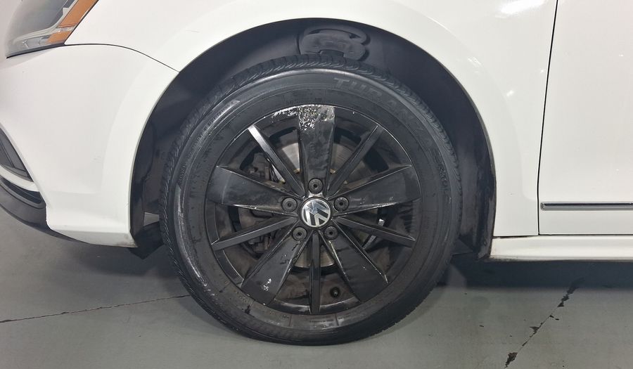 Volkswagen Jetta 2.5 COMFORTLINE TIP. BOLSAS AIRE DEL. Sedan 2017