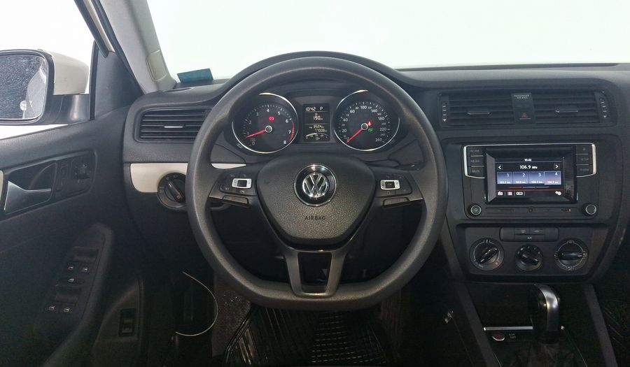 Volkswagen Jetta 2.5 COMFORTLINE TIP. BOLSAS AIRE DEL. Sedan 2017