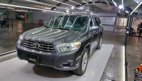 Toyota • Highlander