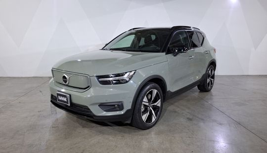 Volvo • XC40