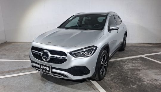 Mercedes Benz • Clase GLA