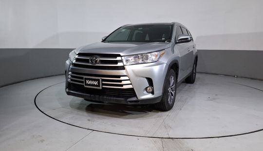Toyota • Highlander