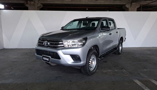 Toyota • Hilux