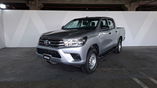 Toyota • Hilux
