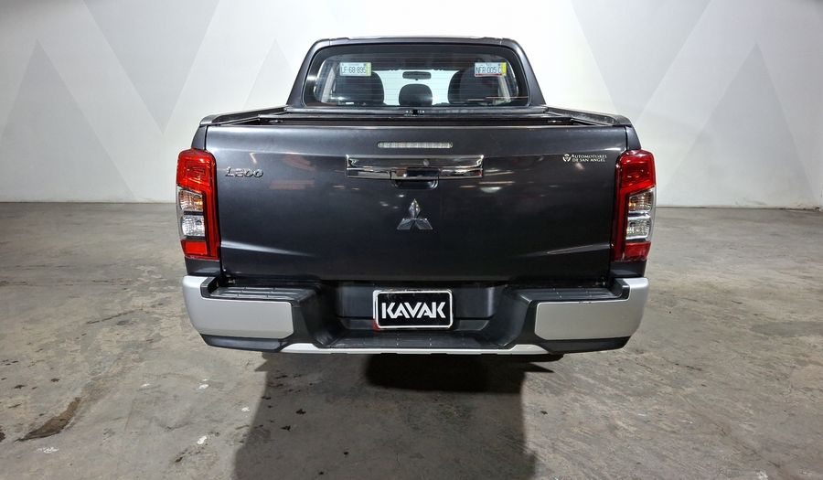 Mitsubishi L200 2.4 GLX DIESEL 4WD Pickup 2022