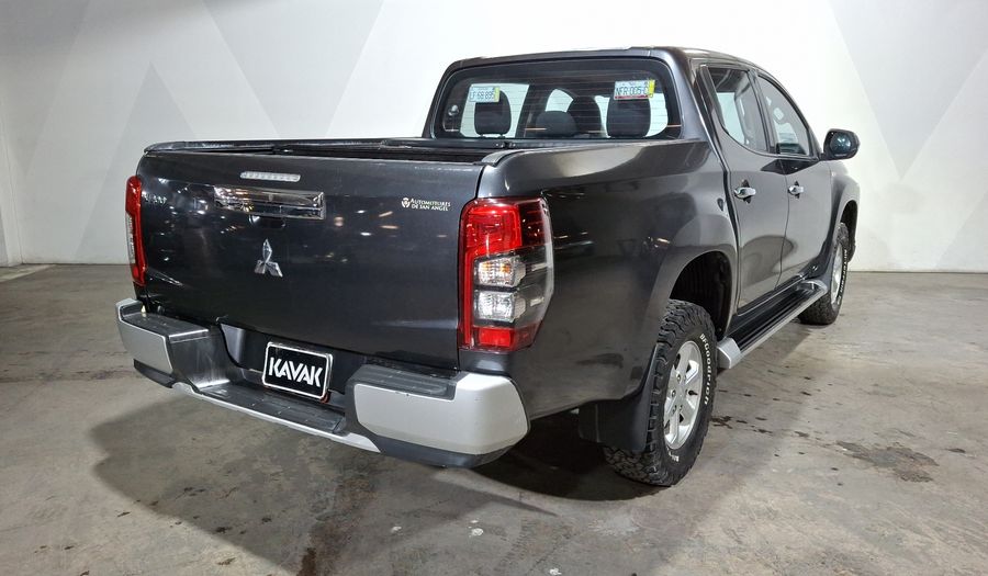 Mitsubishi L200 2.4 GLX DIESEL 4WD Pickup 2022