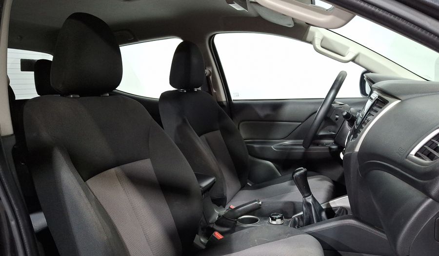 Mitsubishi L200 2.4 GLX DIESEL 4WD Pickup 2022