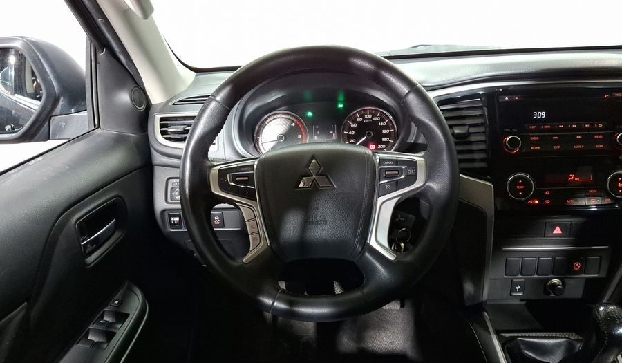 Mitsubishi L200 2.4 GLX DIESEL 4WD Pickup 2022