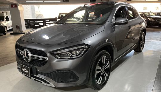 Mercedes Benz • Clase GLA