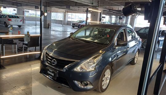 Nissan • Versa